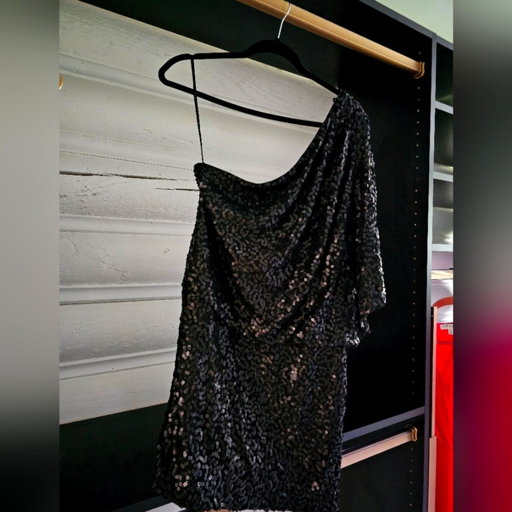 Jessica Simpson black sequin cold shoulder mini dress. I am 5'2 @ top of knees